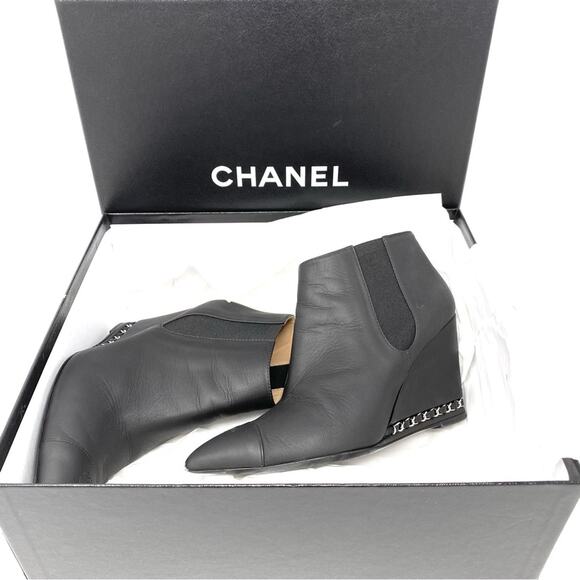Chanel Black Leather Pointed Toe Wedge Boots w/ Chain Detail 38.5 - Picture 2 of 14
